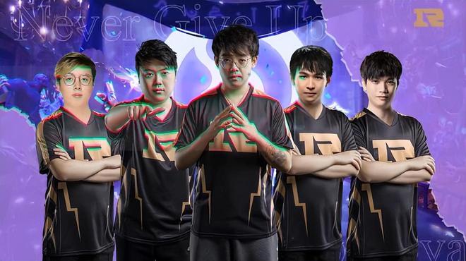 现出了与博 现出了与博