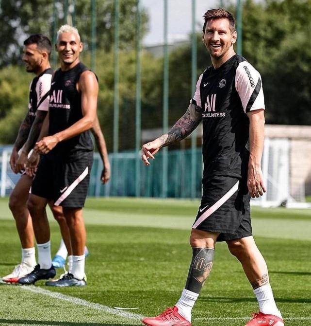 紧拉开两人 紧拉开两人